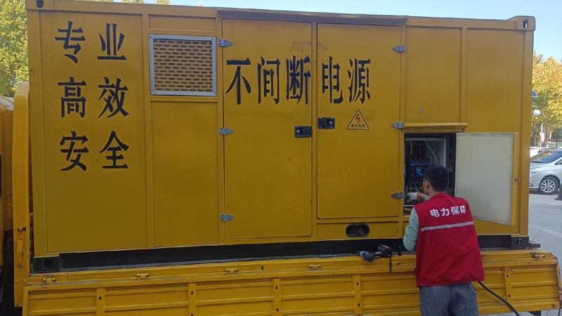 盐湖柴油发电机组和UPS电源配合使用时，如何避免切换过程中的电力中断？